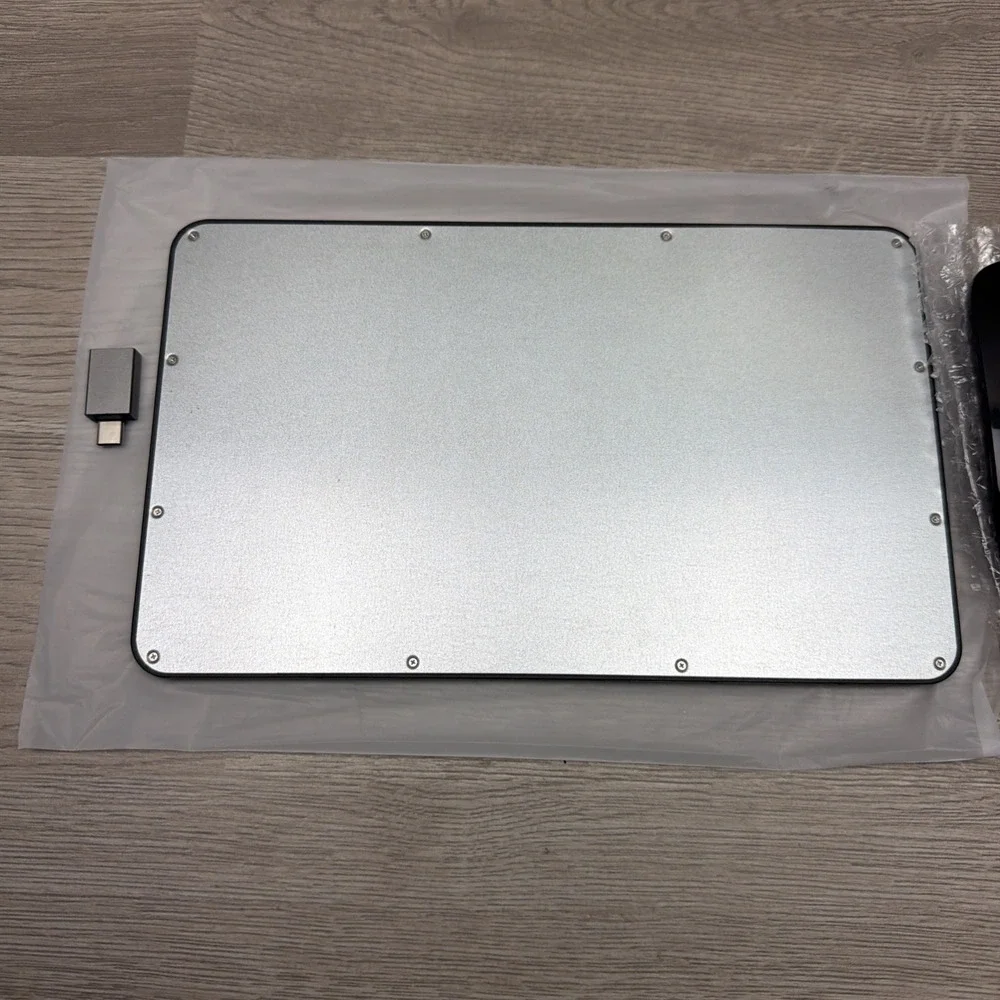 Ultrathin Wireless Bluetooth Keyboard for IOS, Android,‎ Windows W/ Mouse USB's